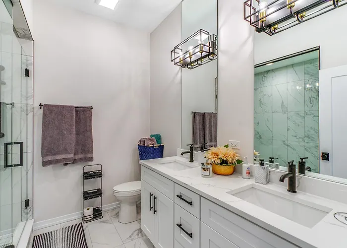 Apartment 7 Mi To Downtown Luxe Chicago